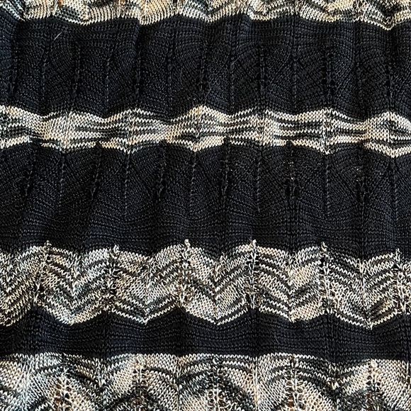 Lucky brand top black and cream. XS-S - Picture 3 of 5